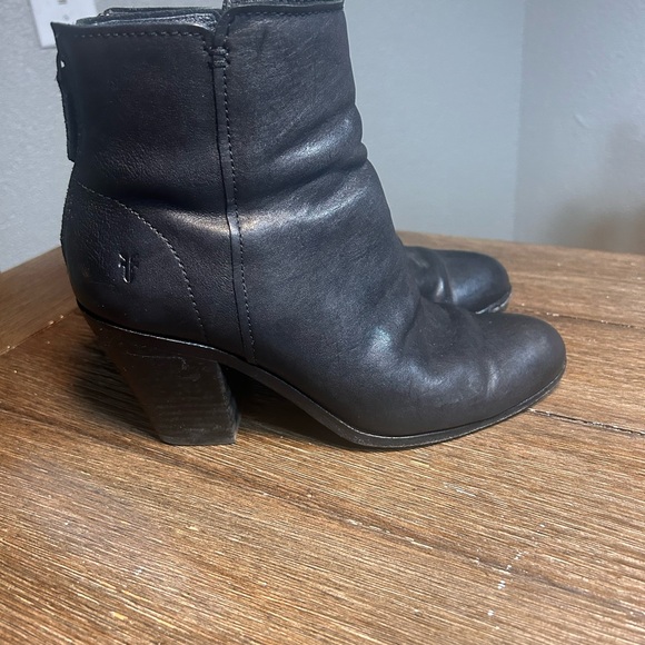Frye Cameron soft leather zip back booties size 8.5 - Picture 3 of 12